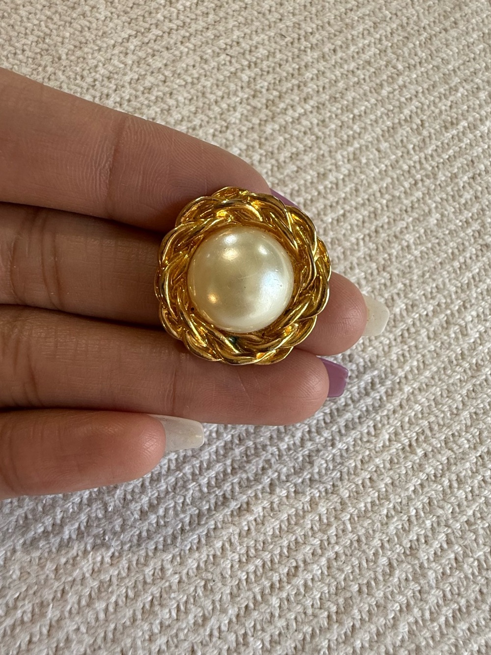 Vintage gold-tone braided rope faux pearl button brooch.
